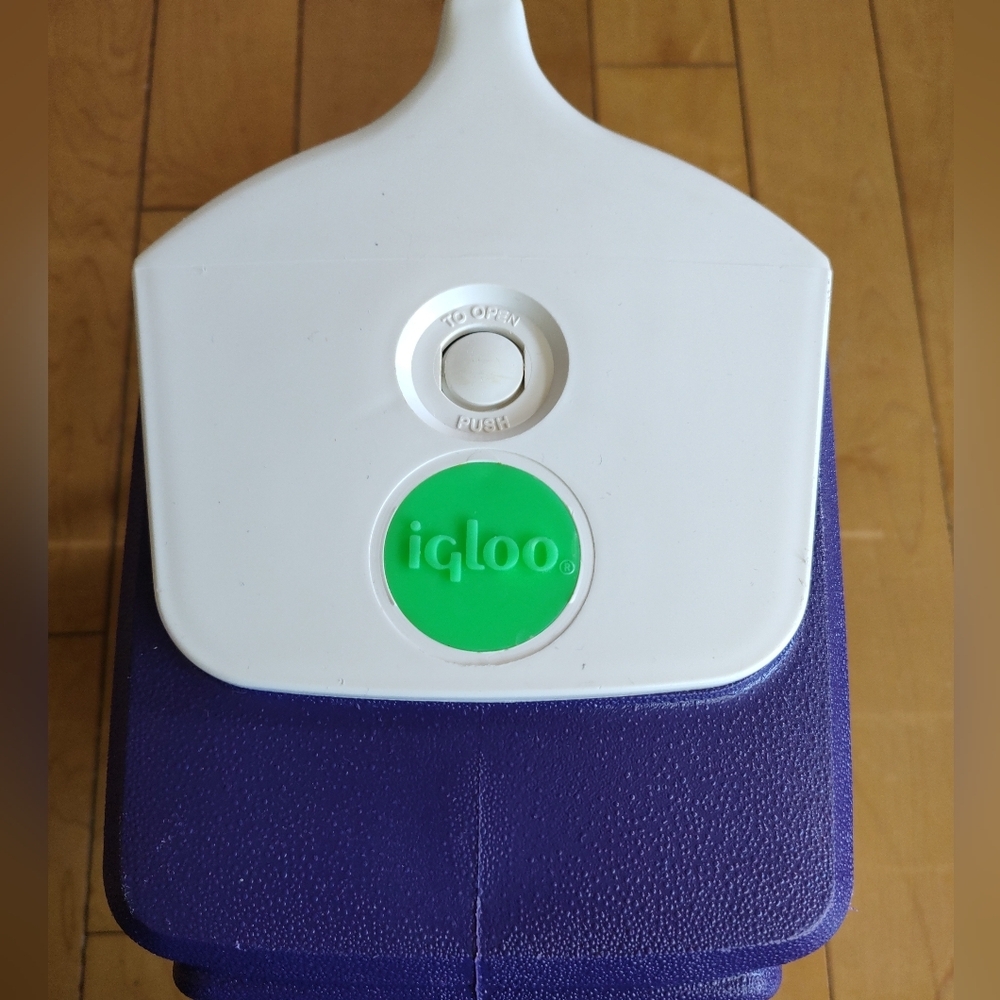 Igloo MiniMate Cooler Purple and White - Picture 3 of 6